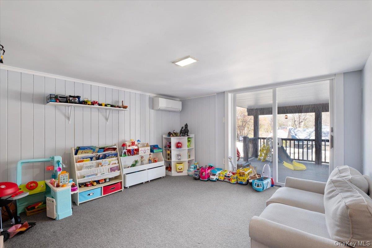 87 Center Street Photo 38