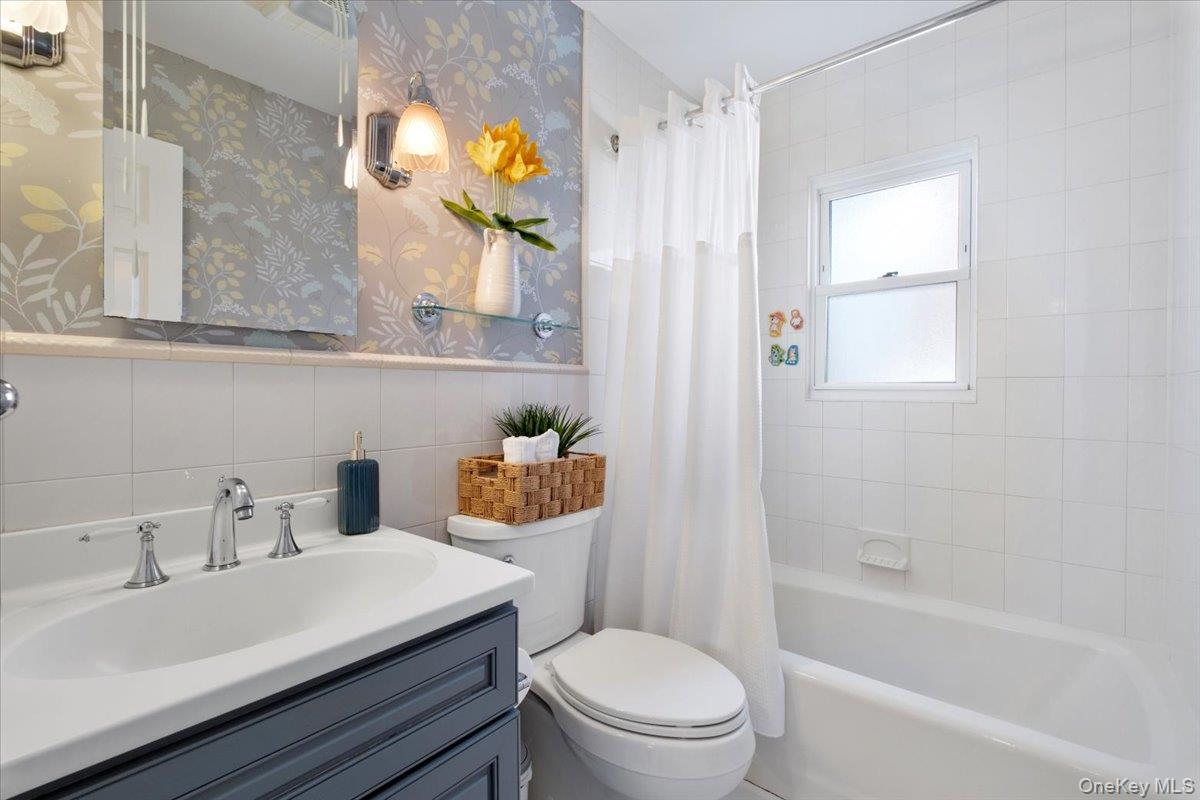 87 Center Street Photo 23