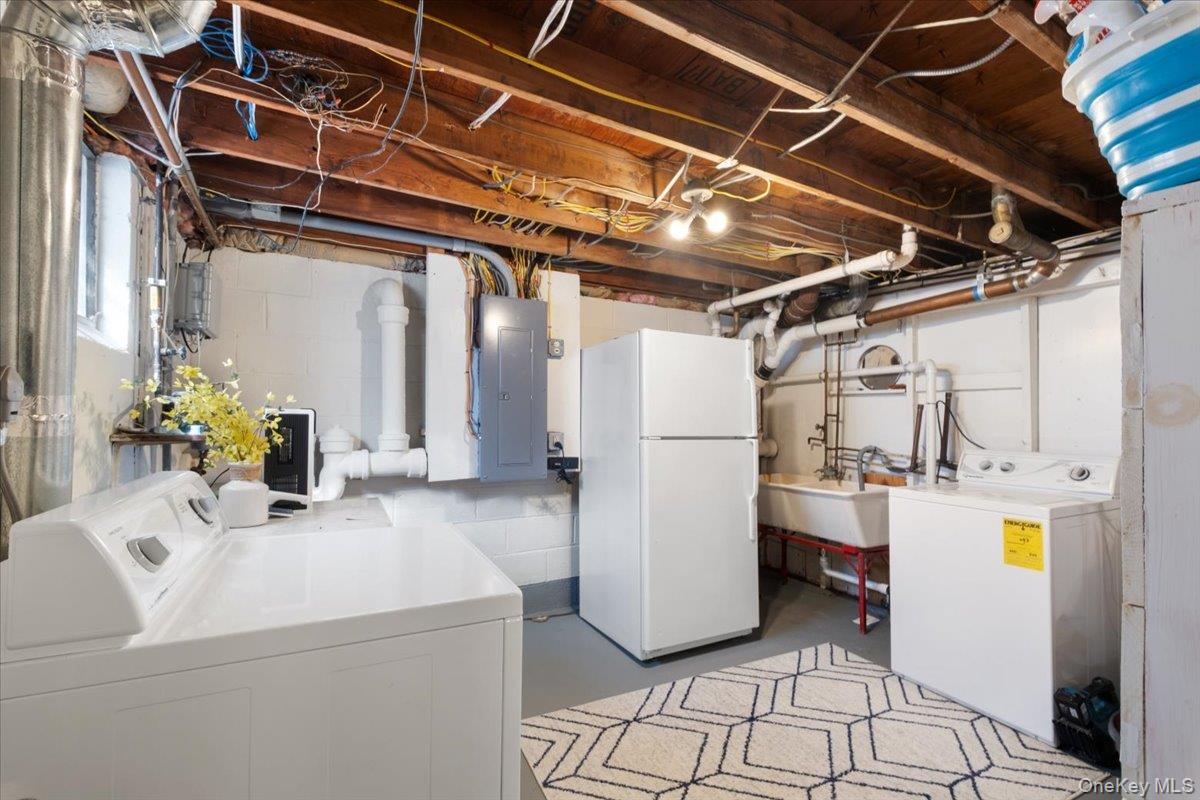 87 Center Street Photo 41