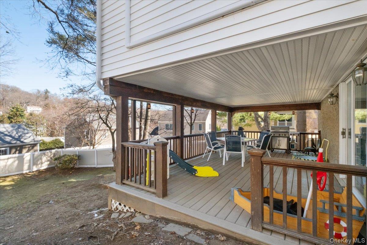 87 Center Street Photo 40