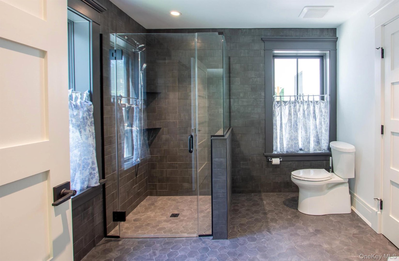 48 Konig Road Photo 11