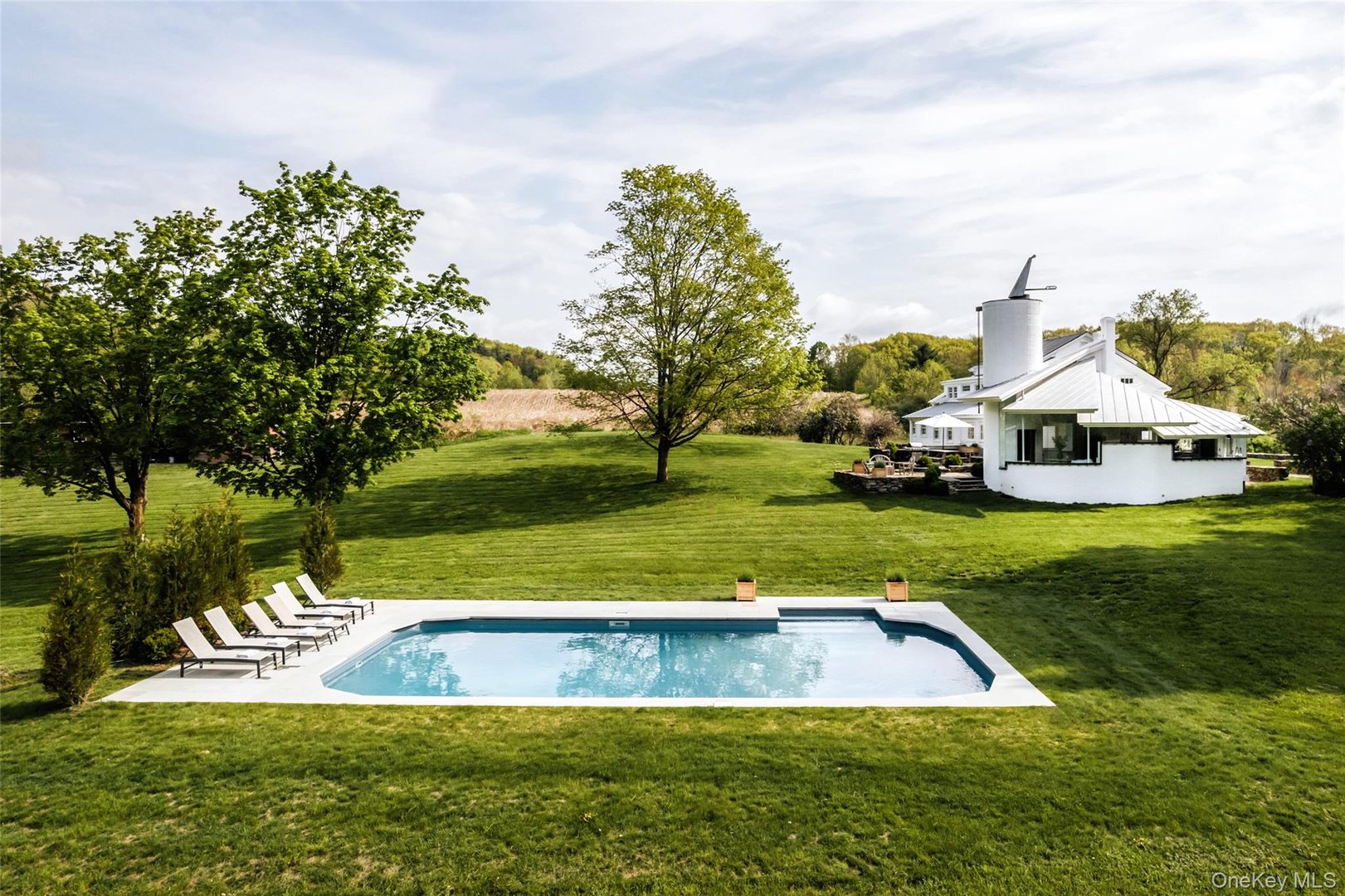 433 Rapp Road Photo 2