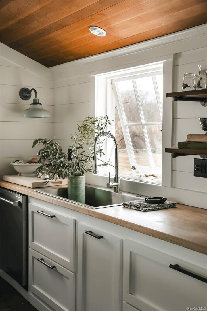 433 Rapp Road Photo 14