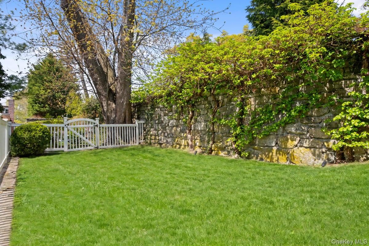 1020 Constable Drive Photo 35