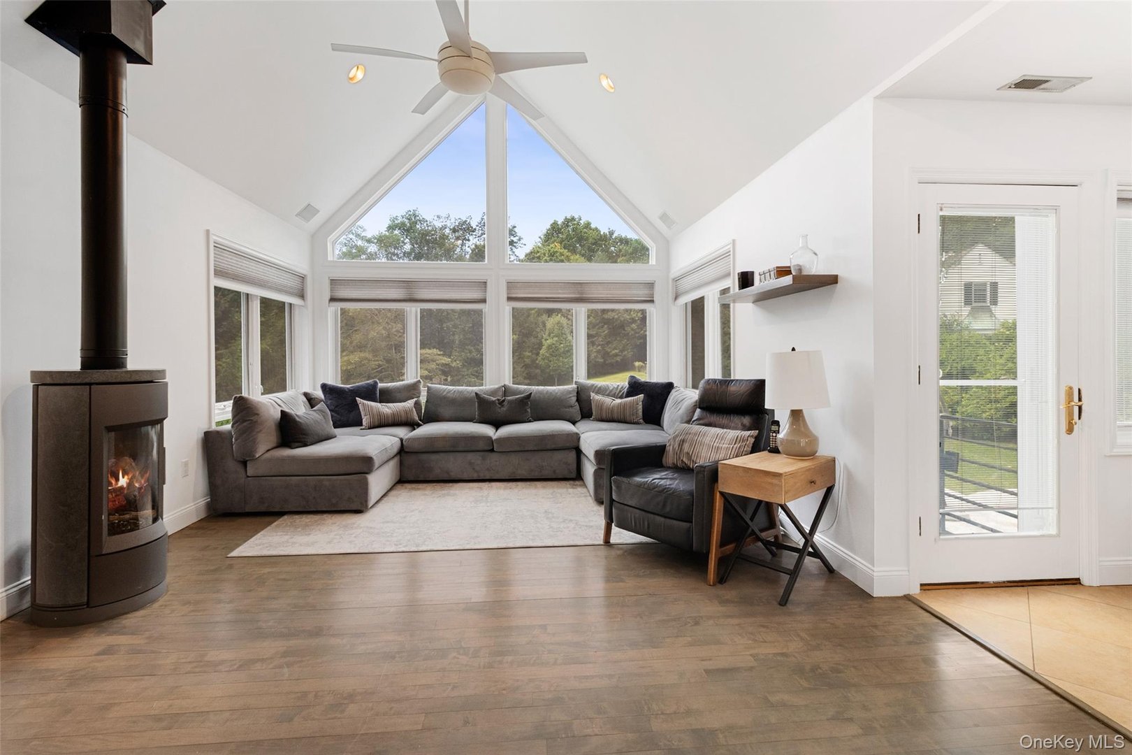 33 Hillandale Road Photo 9