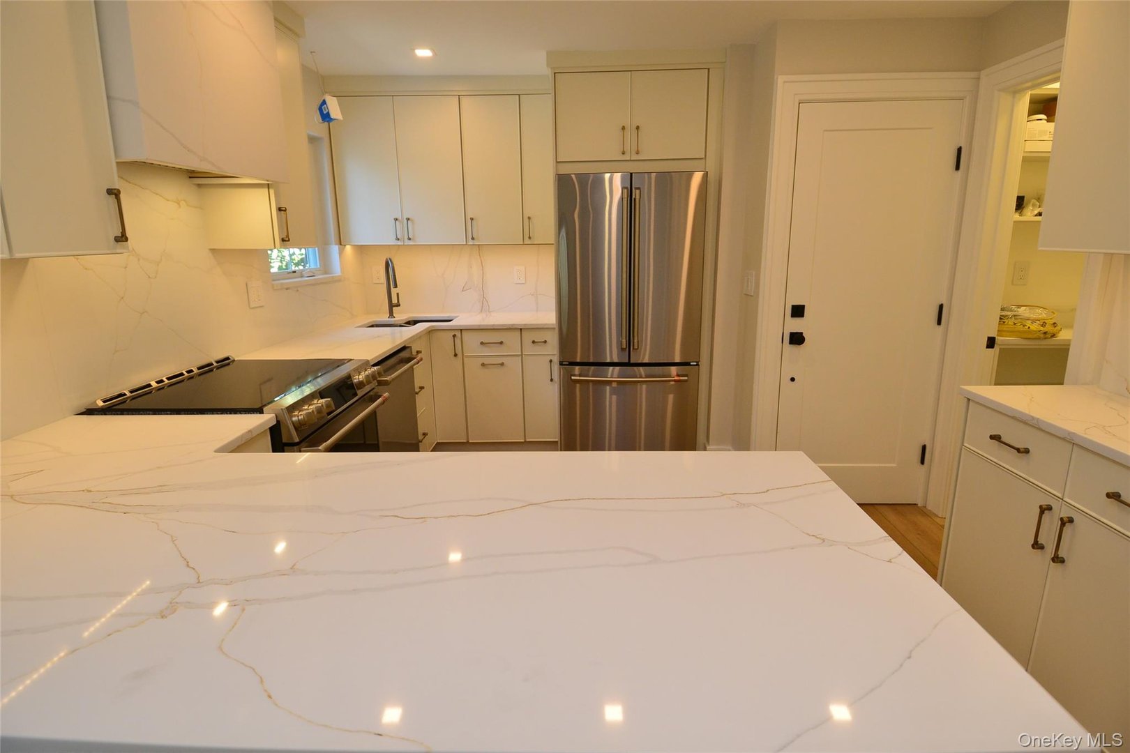 137 Hillside Place Photo 6