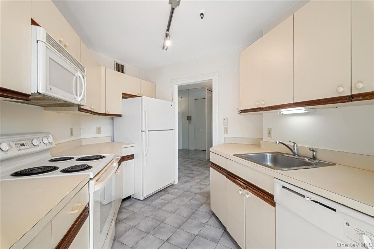 25 Rockledge Avenue  #105W Photo 8