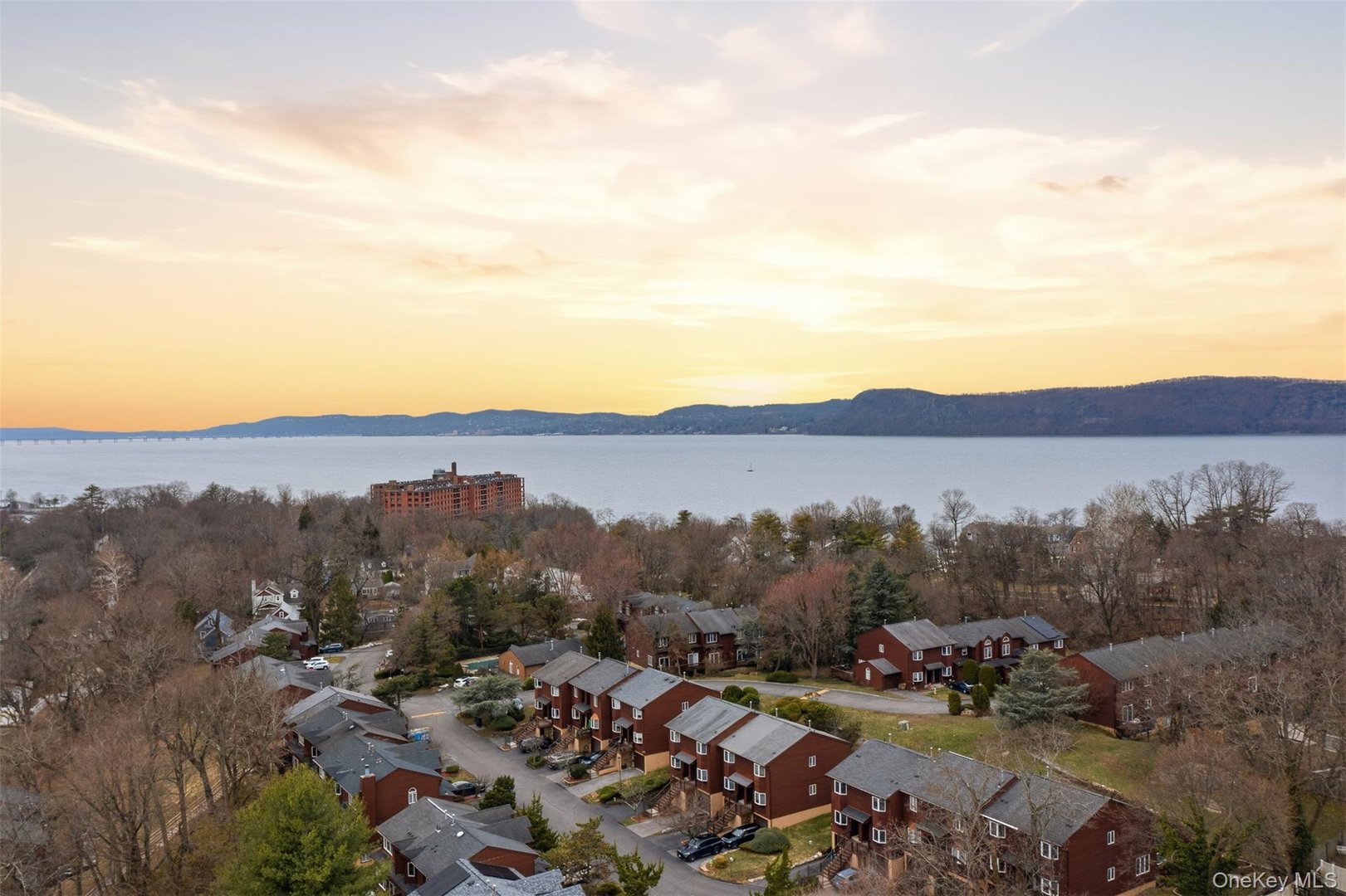 17 Knoll View Photo 4