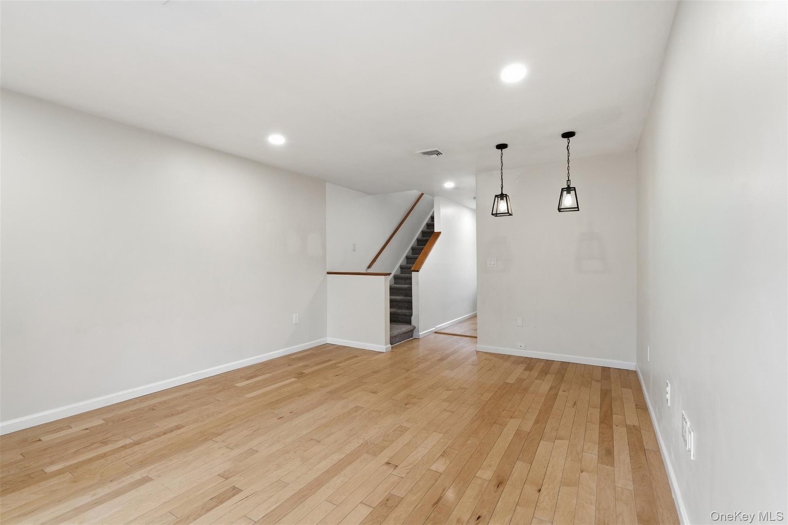 17 Knoll View Photo 14