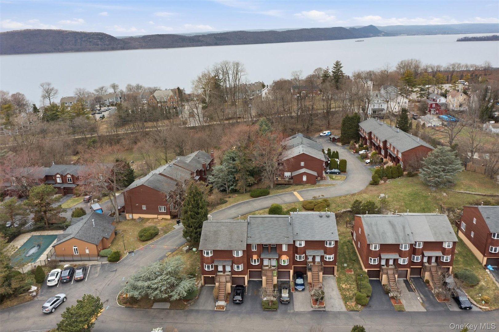 17 Knoll View Photo 2