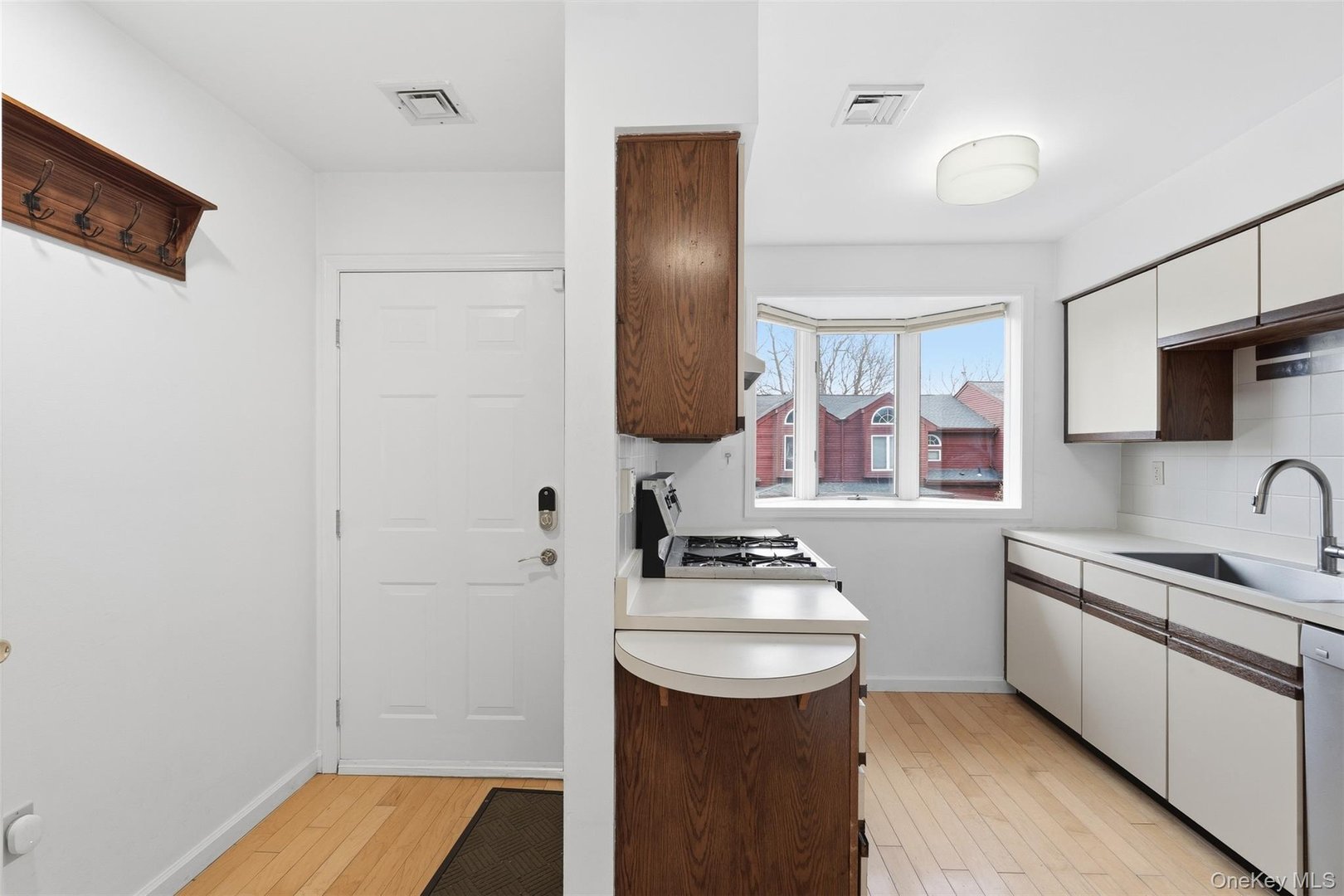 17 Knoll View Photo 6