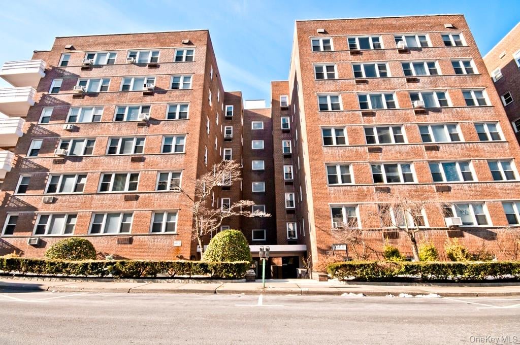 30 E Hartsdale Avenue  #4D Photo 4