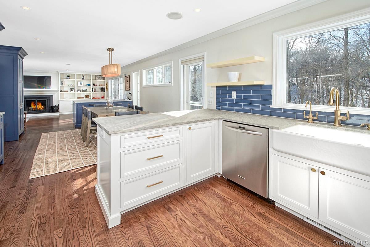 415 Sarles Street Photo 13