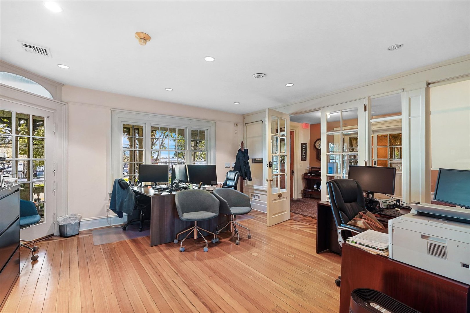 413-415 Bedford Road Photo 11