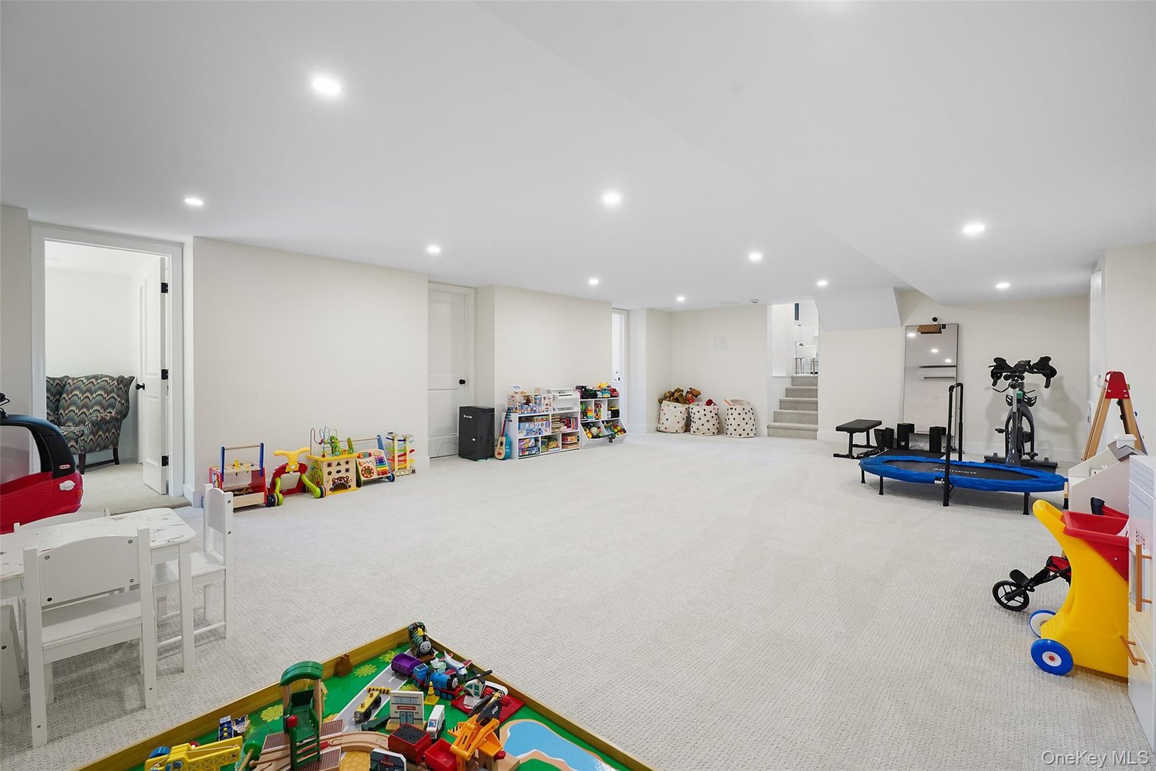 10 Carlton Lane Photo 18