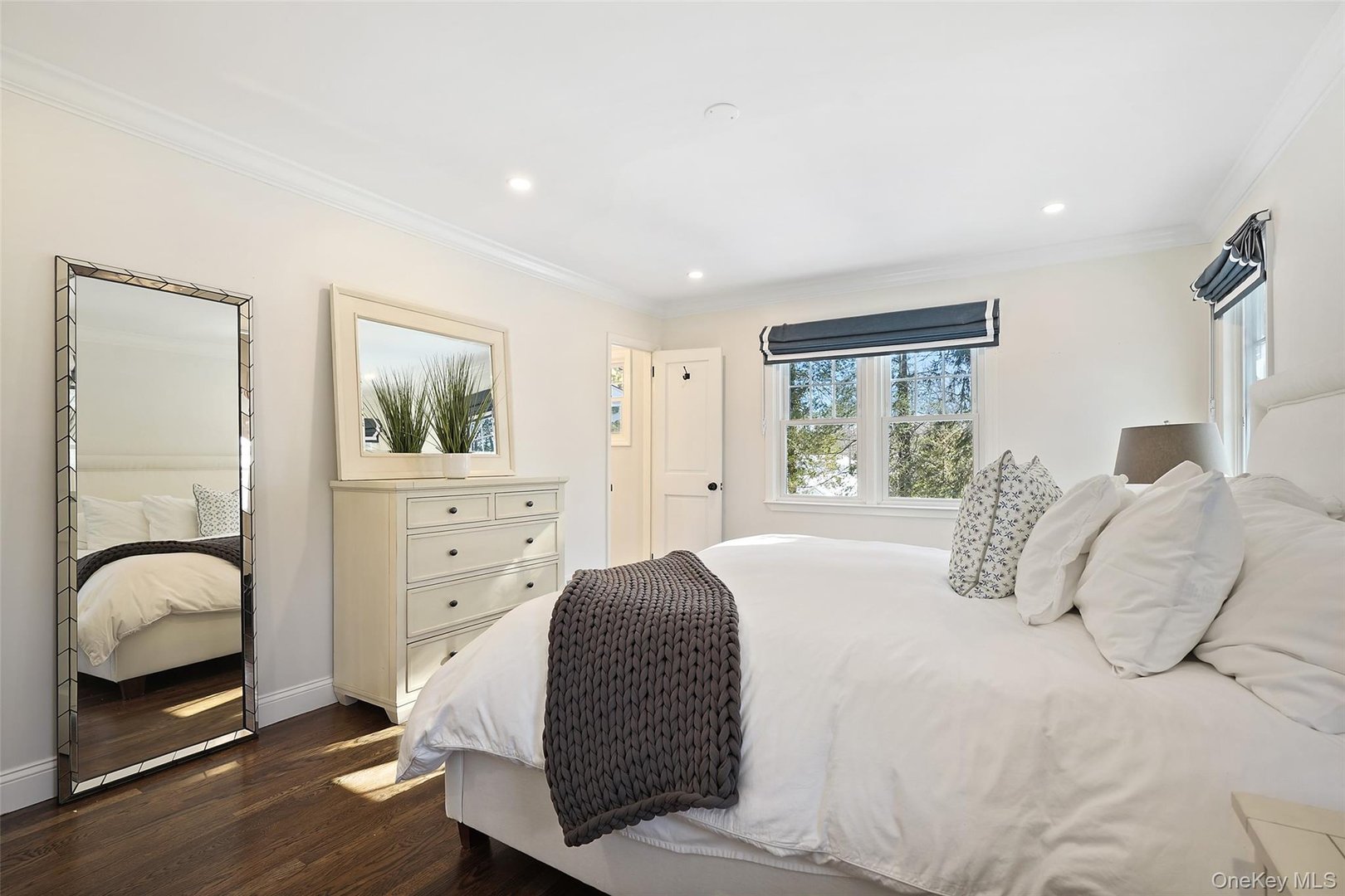 10 Carlton Lane Photo 11