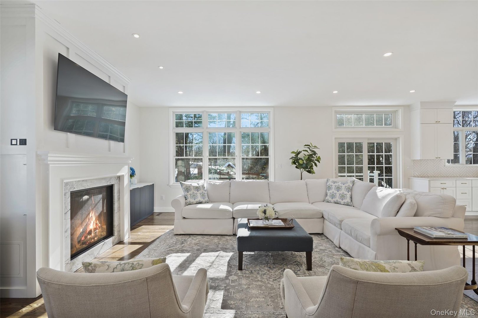 10 Carlton Lane Photo 4