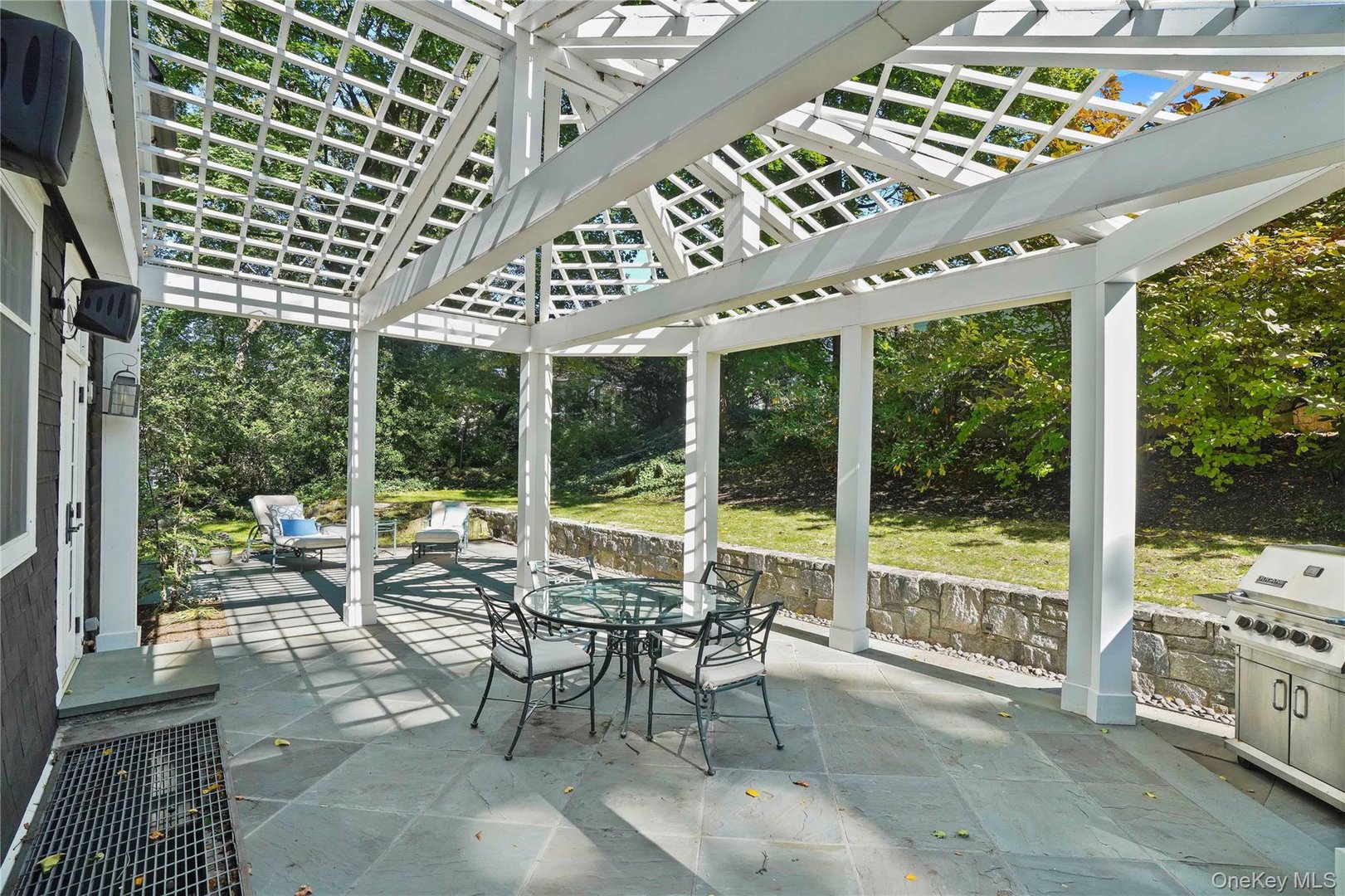 534 Pelham Manor Road Photo 38