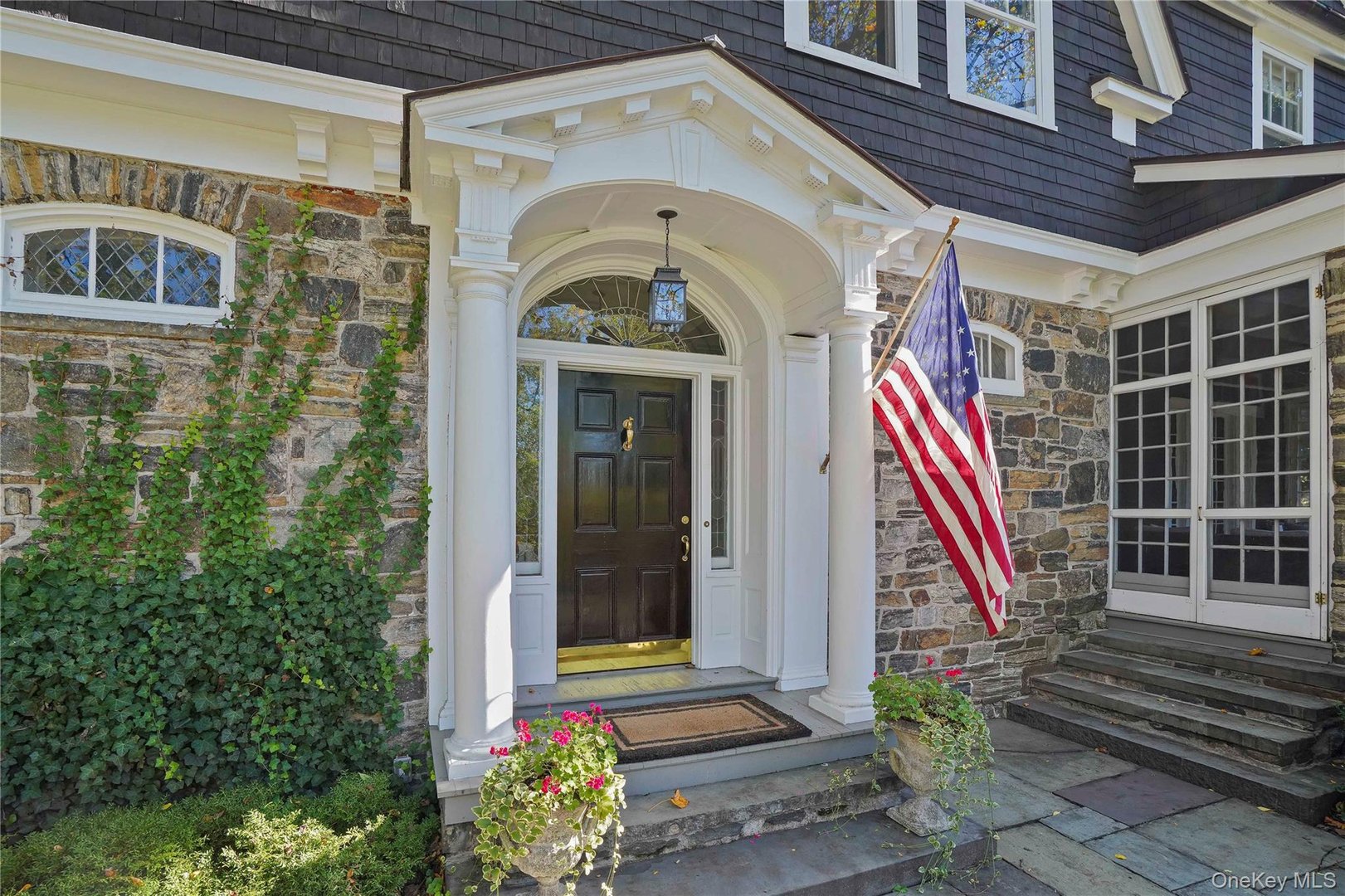 534 Pelham Manor Road Photo 5