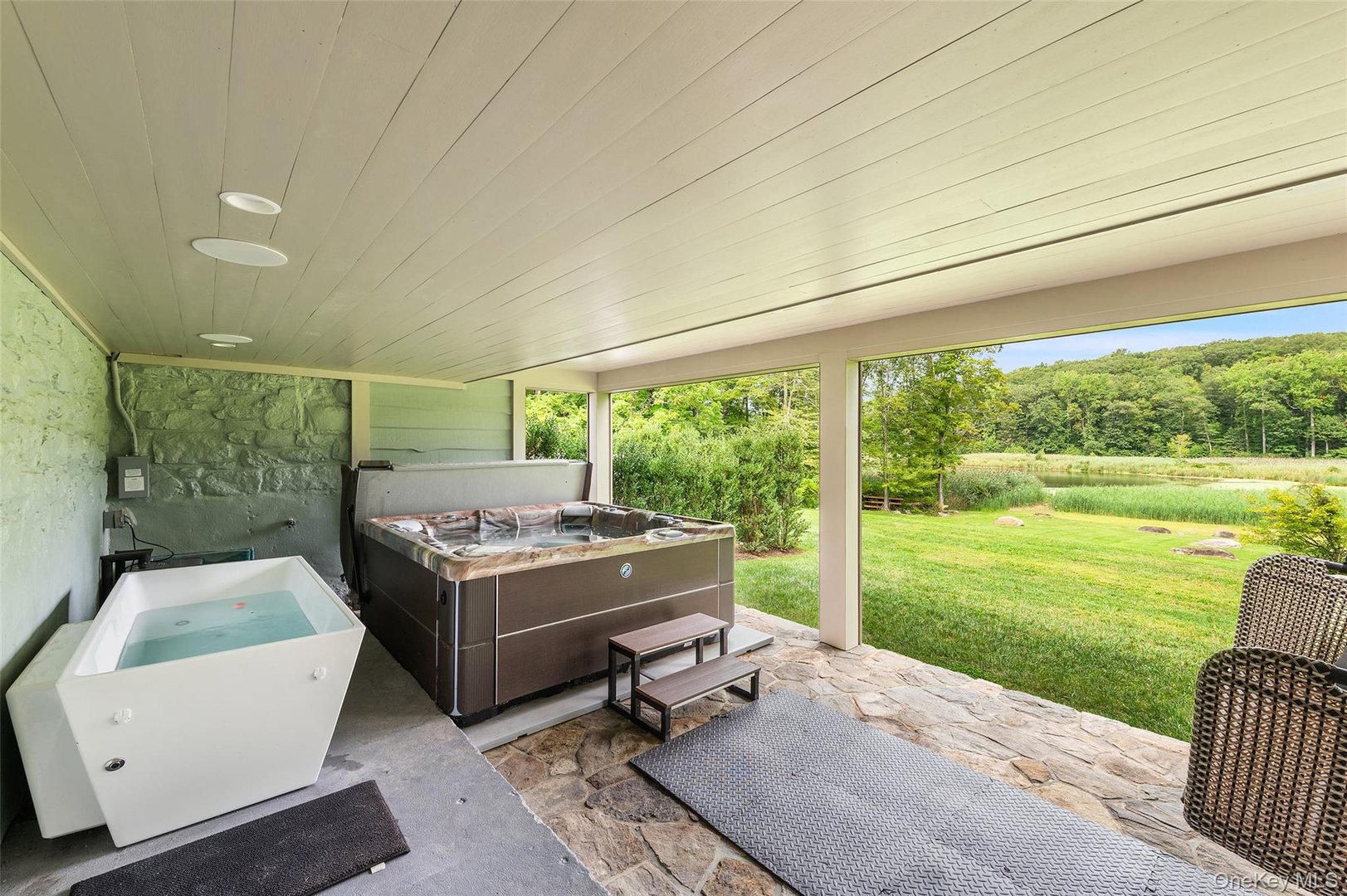 258 Hardscrabble Road Photo 32