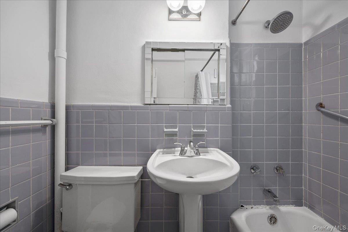 625 Gramatan Avenue  #5O Photo 19