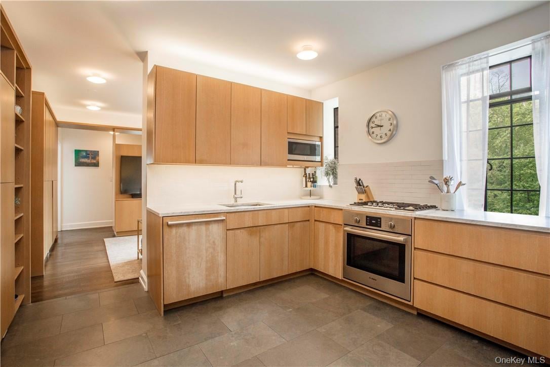 100 Ardsley Avenue W  #2L Photo 7