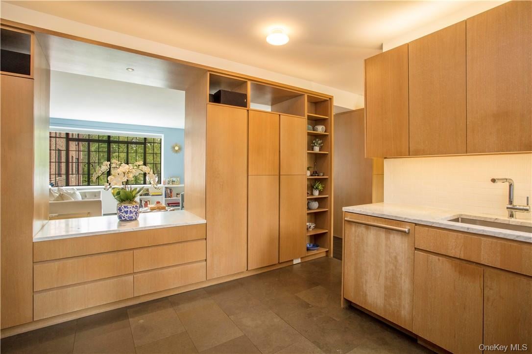 100 Ardsley Avenue W  #2L Photo 6