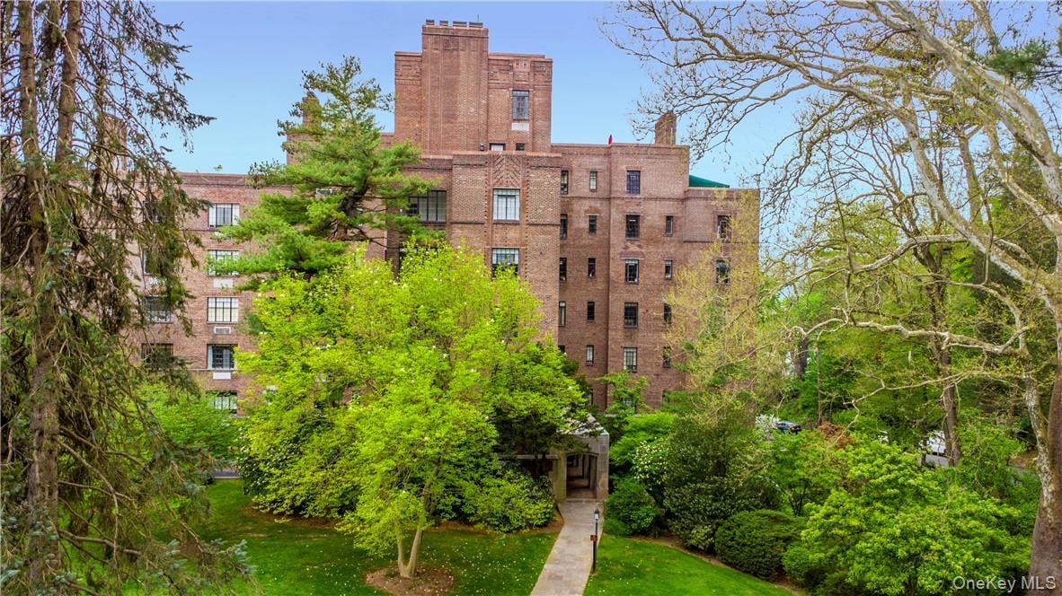 100 Ardsley Avenue W  #2L Photo 15
