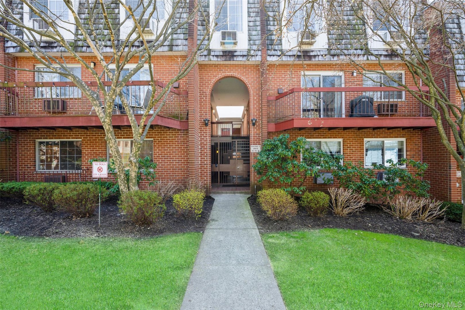 55 N Broadway  #3-14 Photo 1