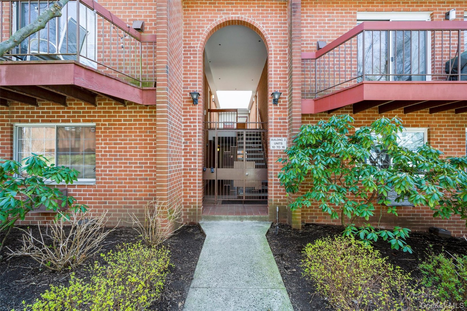 55 N Broadway  #3-14 Photo 2