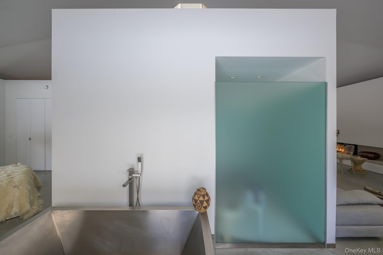 401 Collins Street Photo 14