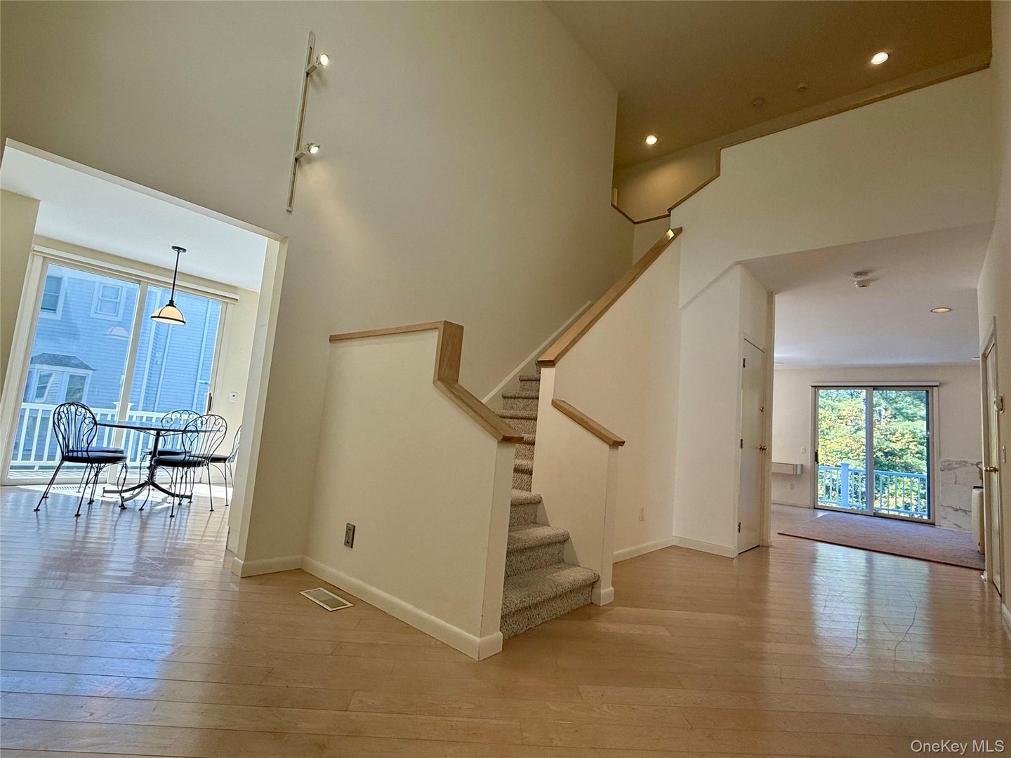 7 Cobblefield Lane Photo 3