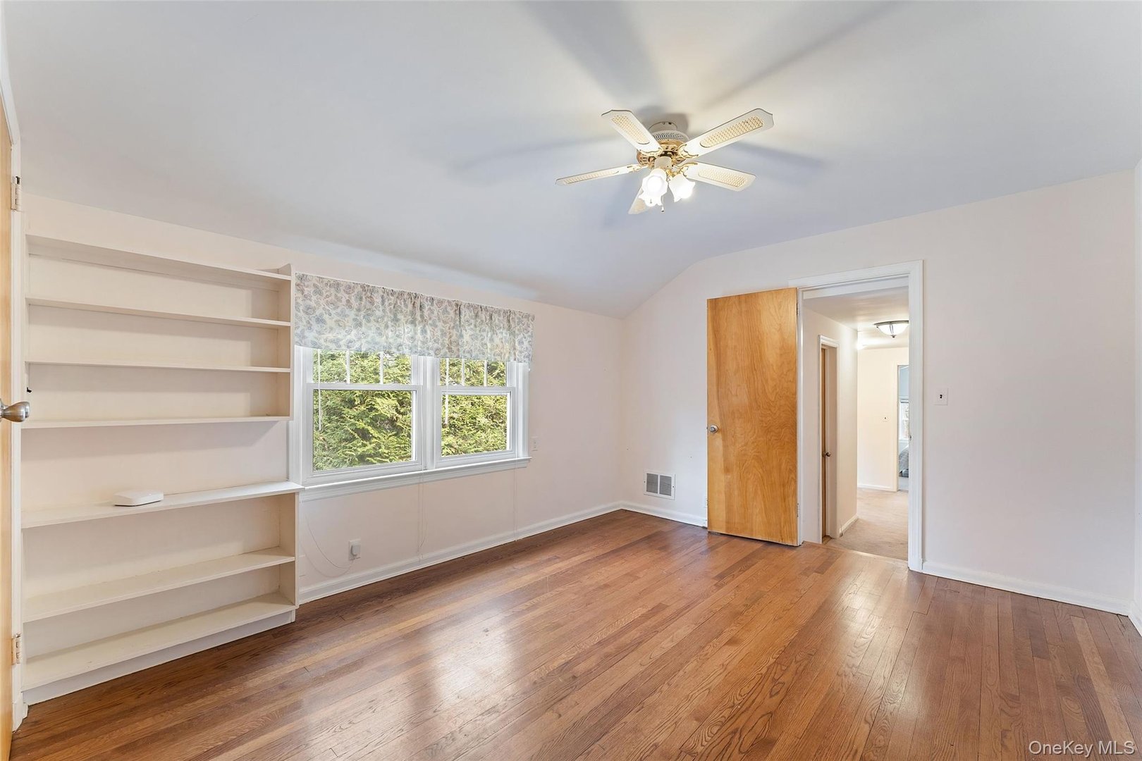 285 Old Colony Road Photo 19