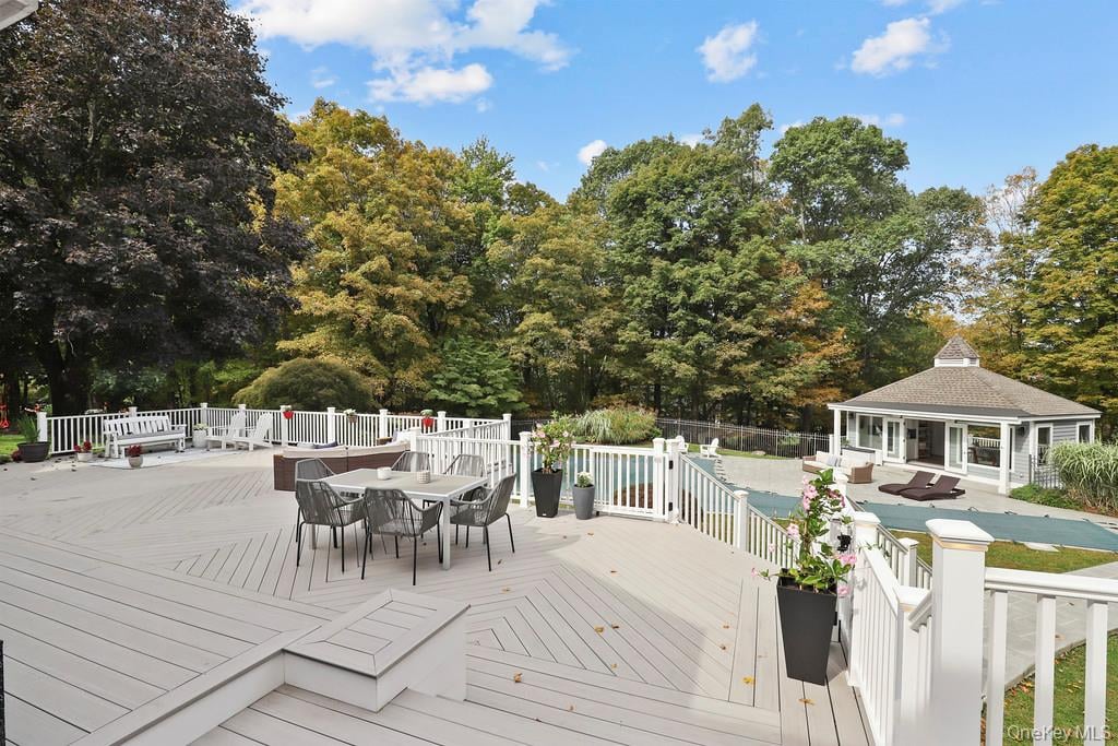 74 Ridgefield Avenue Photo 35