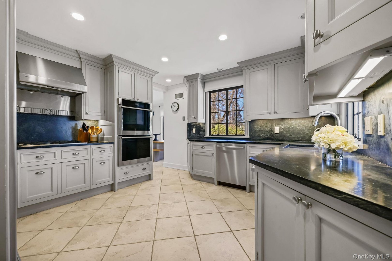 4 High Road Photo 16