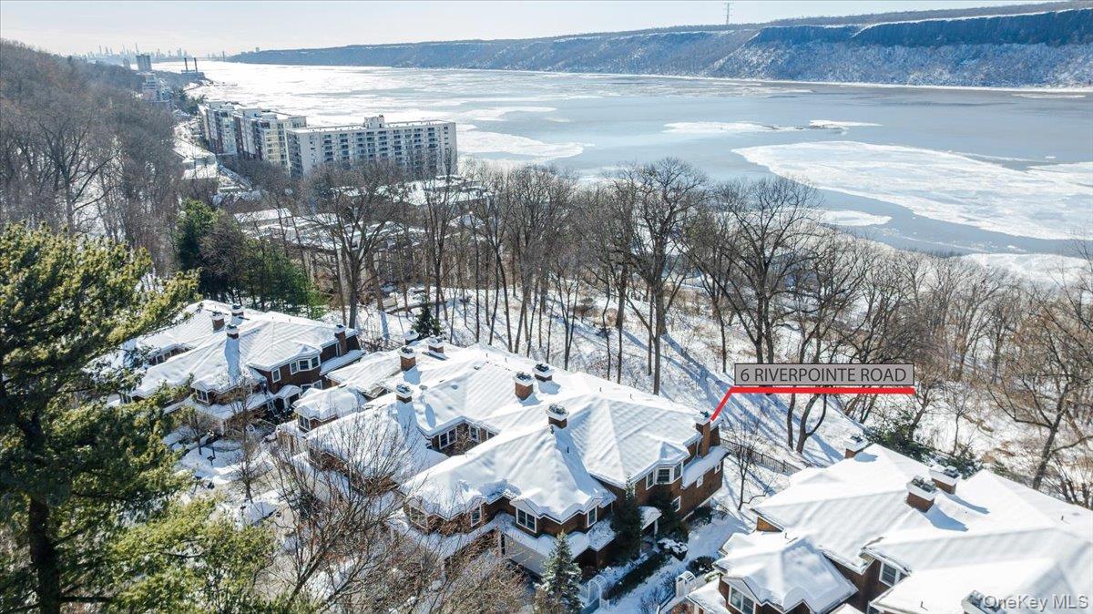 6 Riverpointe Road Photo 3