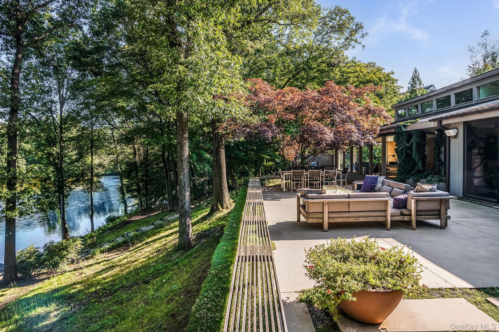 12 Haights Cross Road Photo 3