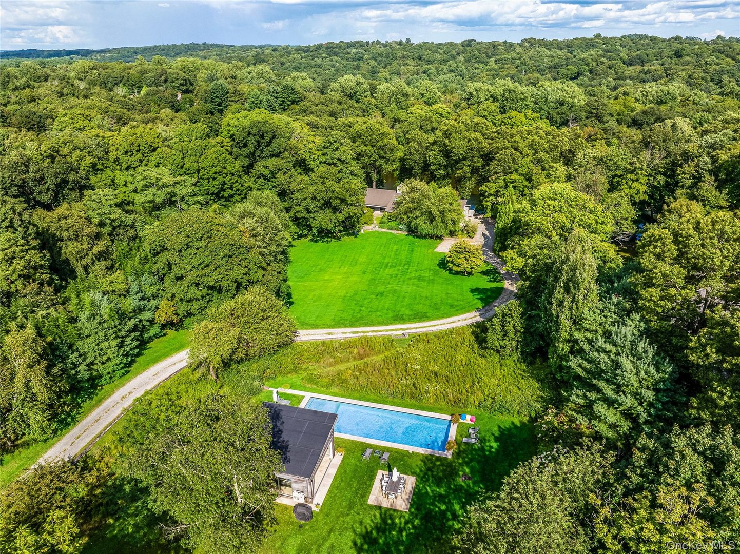 12 Haights Cross Road Photo 40