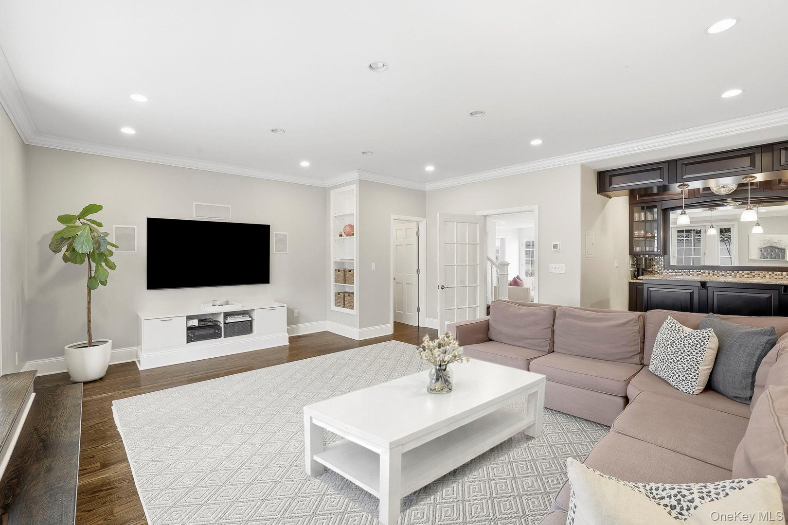 107 Munson Street Photo 13