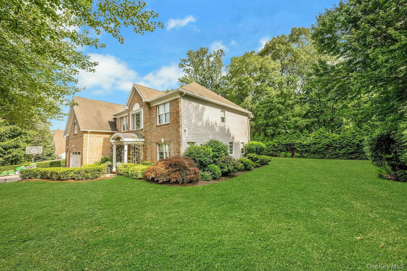 134 Euclid Avenue Photo 4