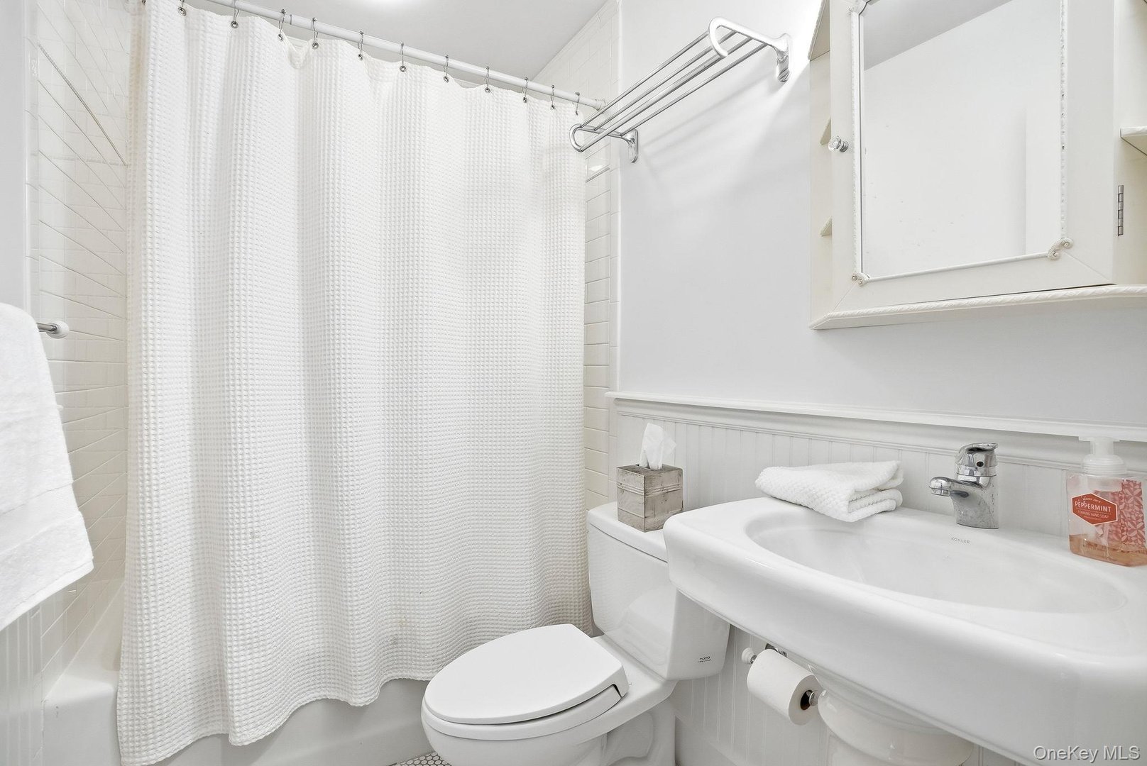 9 Willow Avenue Photo 17