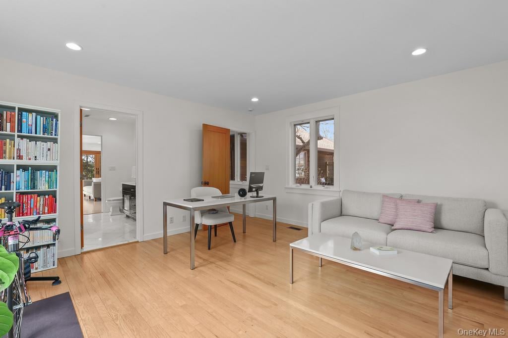 37 Hyatt Road Photo 21