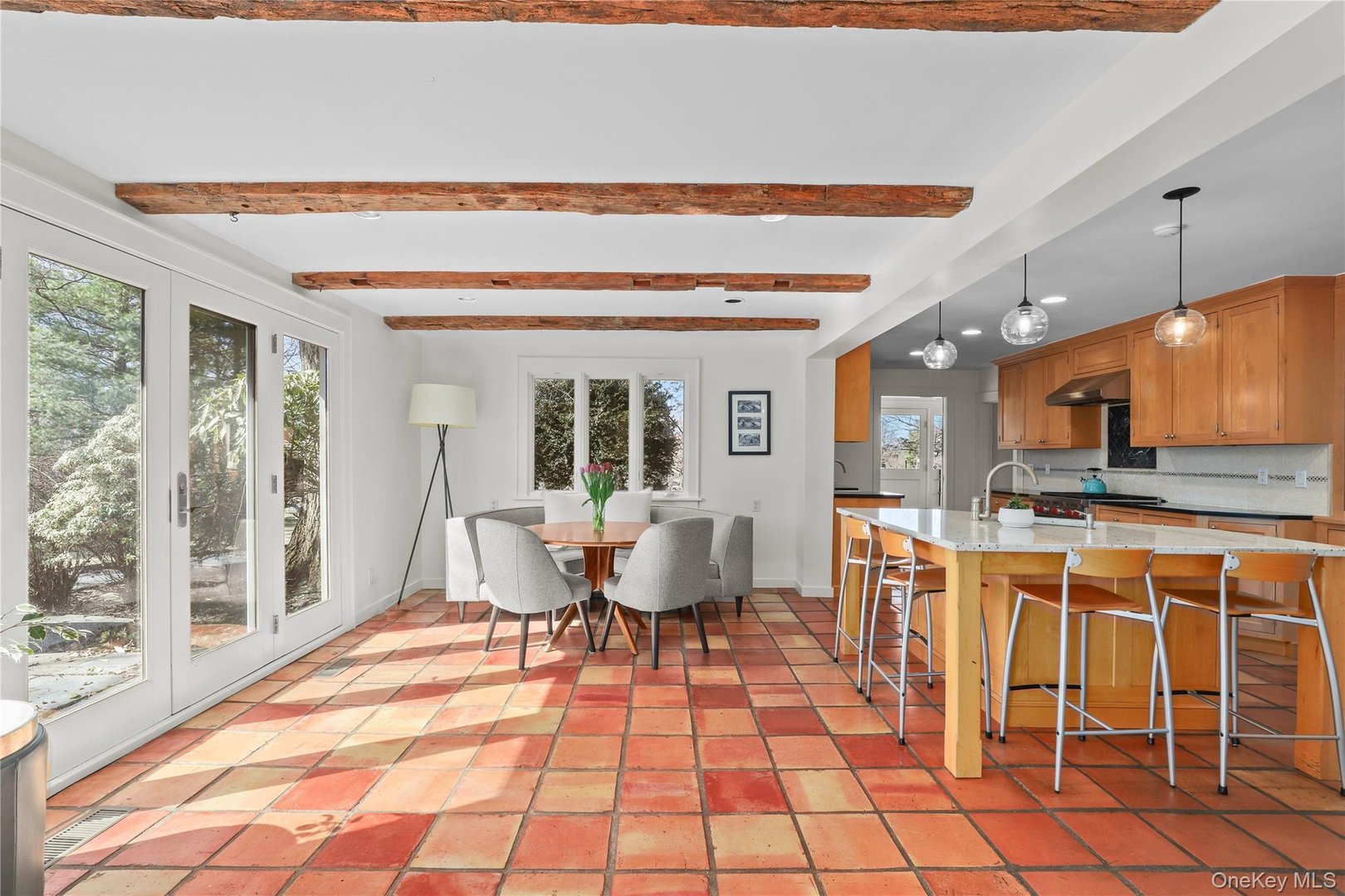 37 Hyatt Road Photo 13