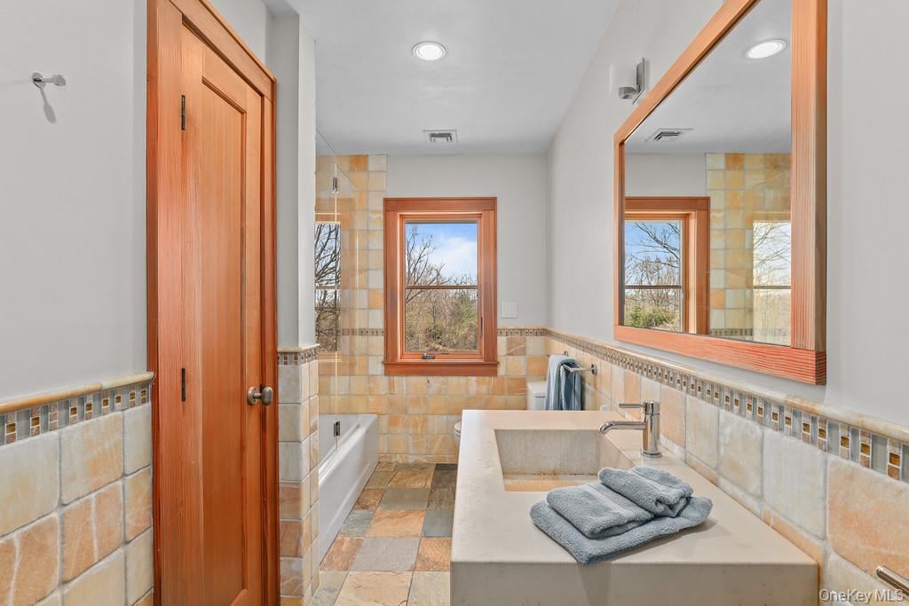 37 Hyatt Road Photo 29