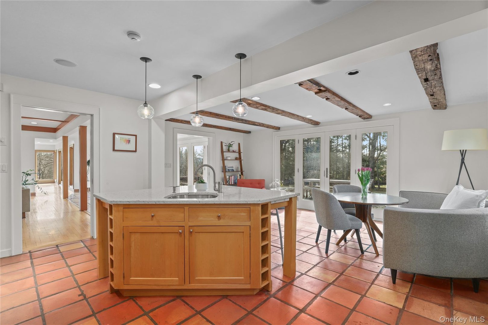 37 Hyatt Road Photo 14