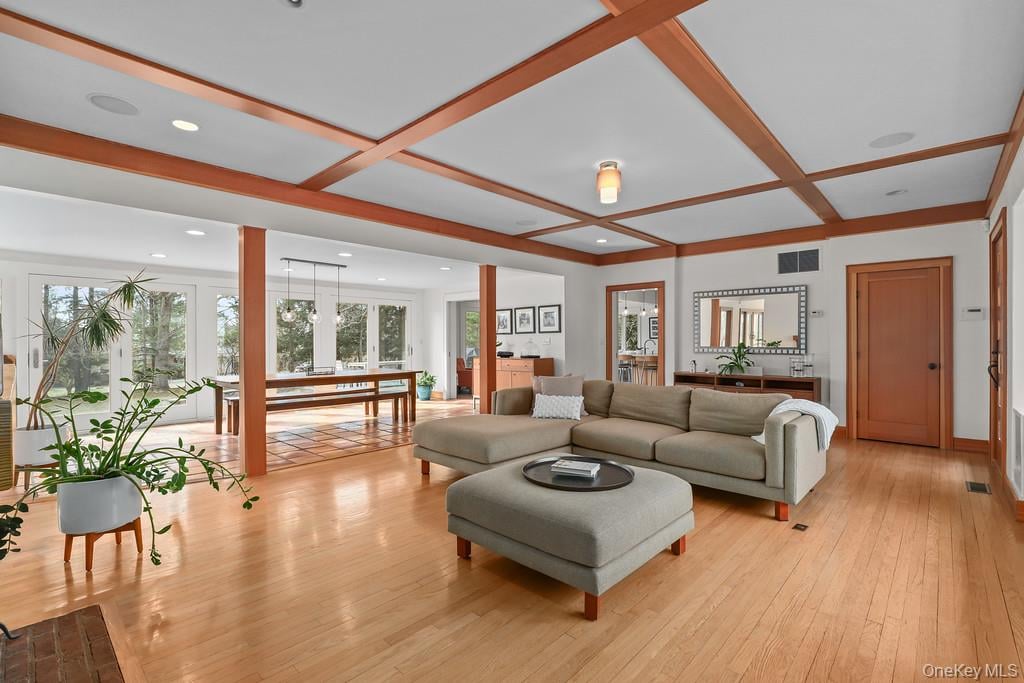 37 Hyatt Road Photo 8