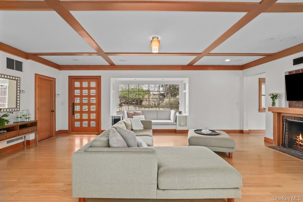 37 Hyatt Road Photo 7