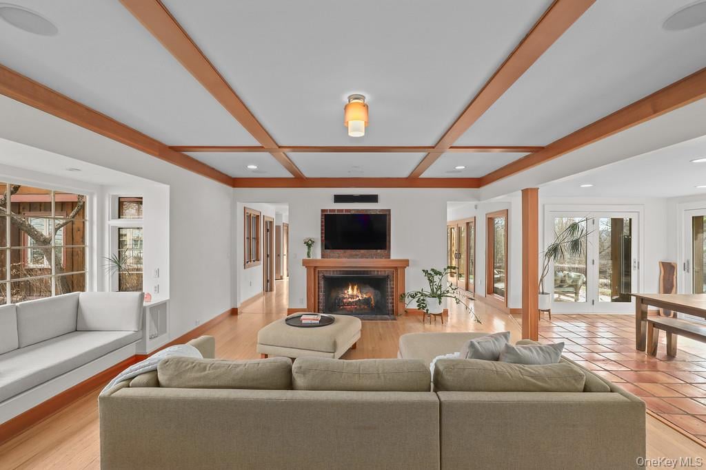 37 Hyatt Road Photo 6