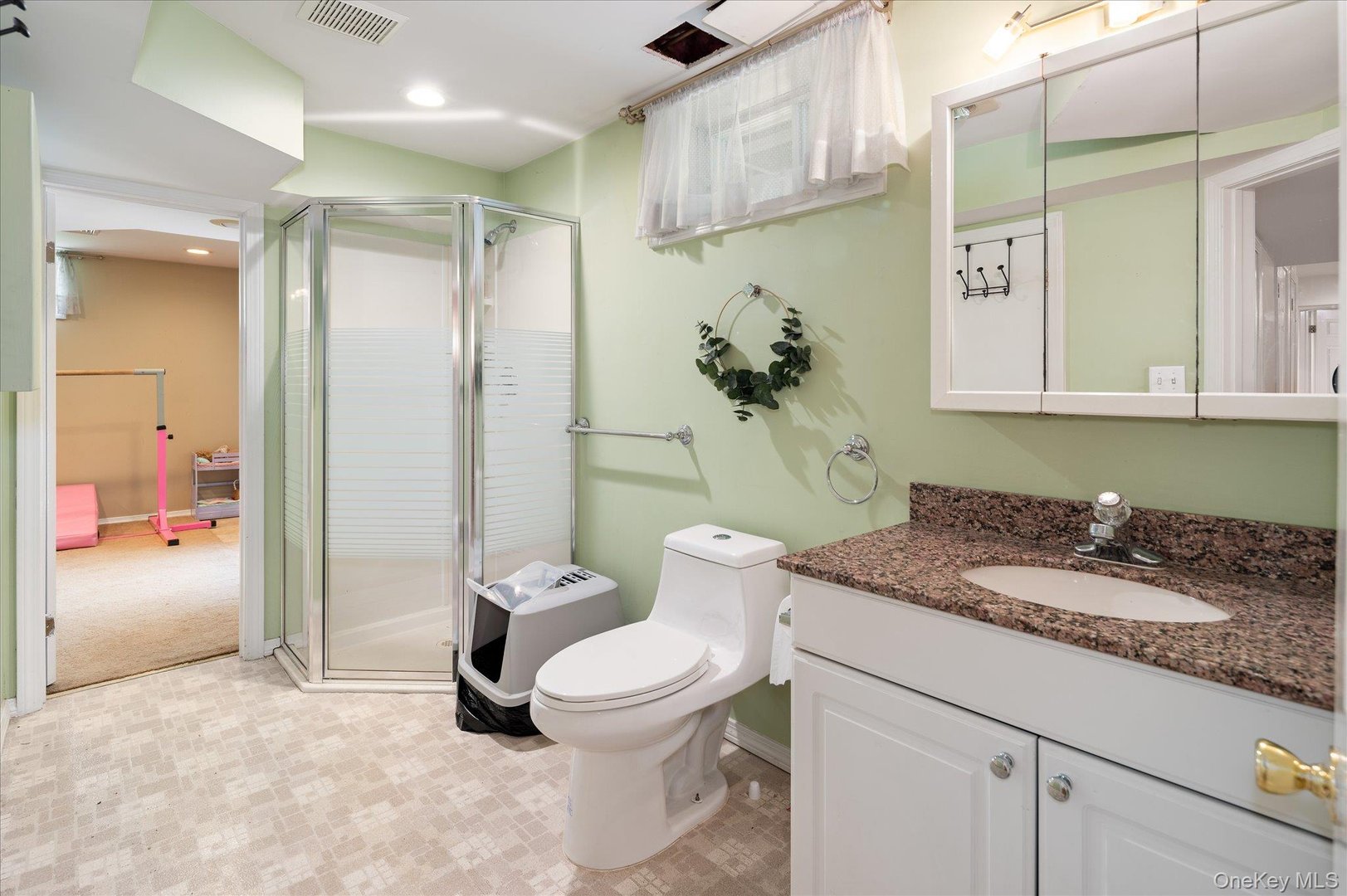 1 Woolen Court Photo 37