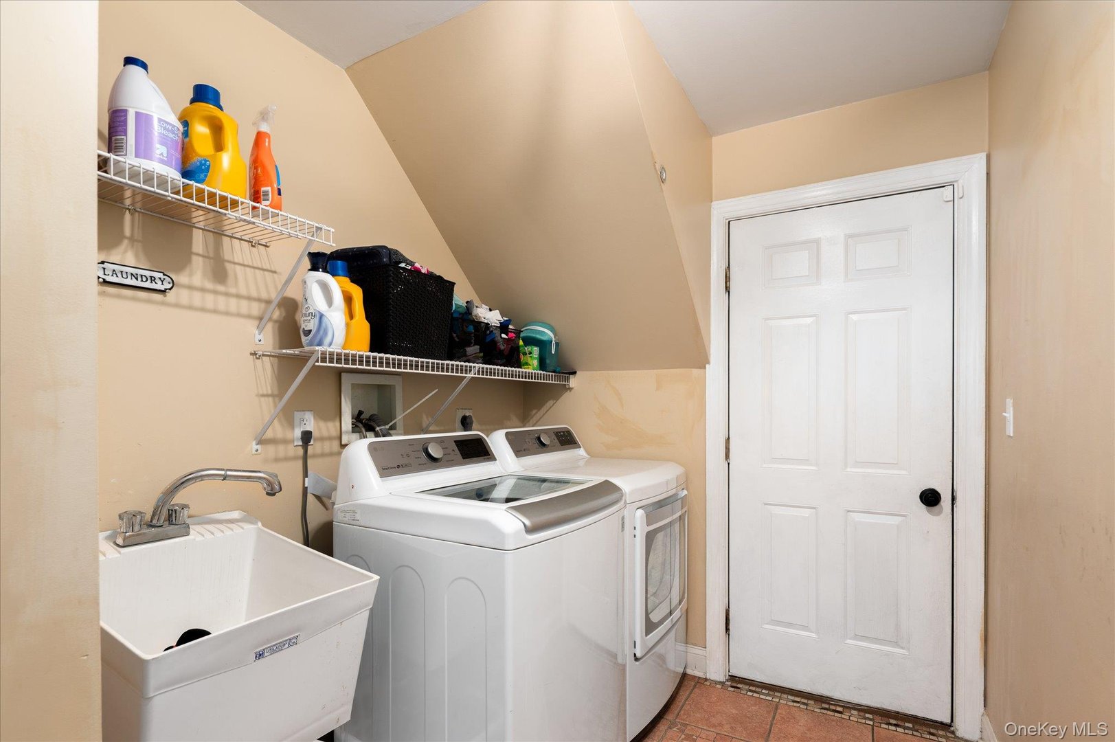 1 Woolen Court Photo 25